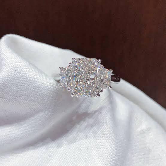 GRA certified moissanites