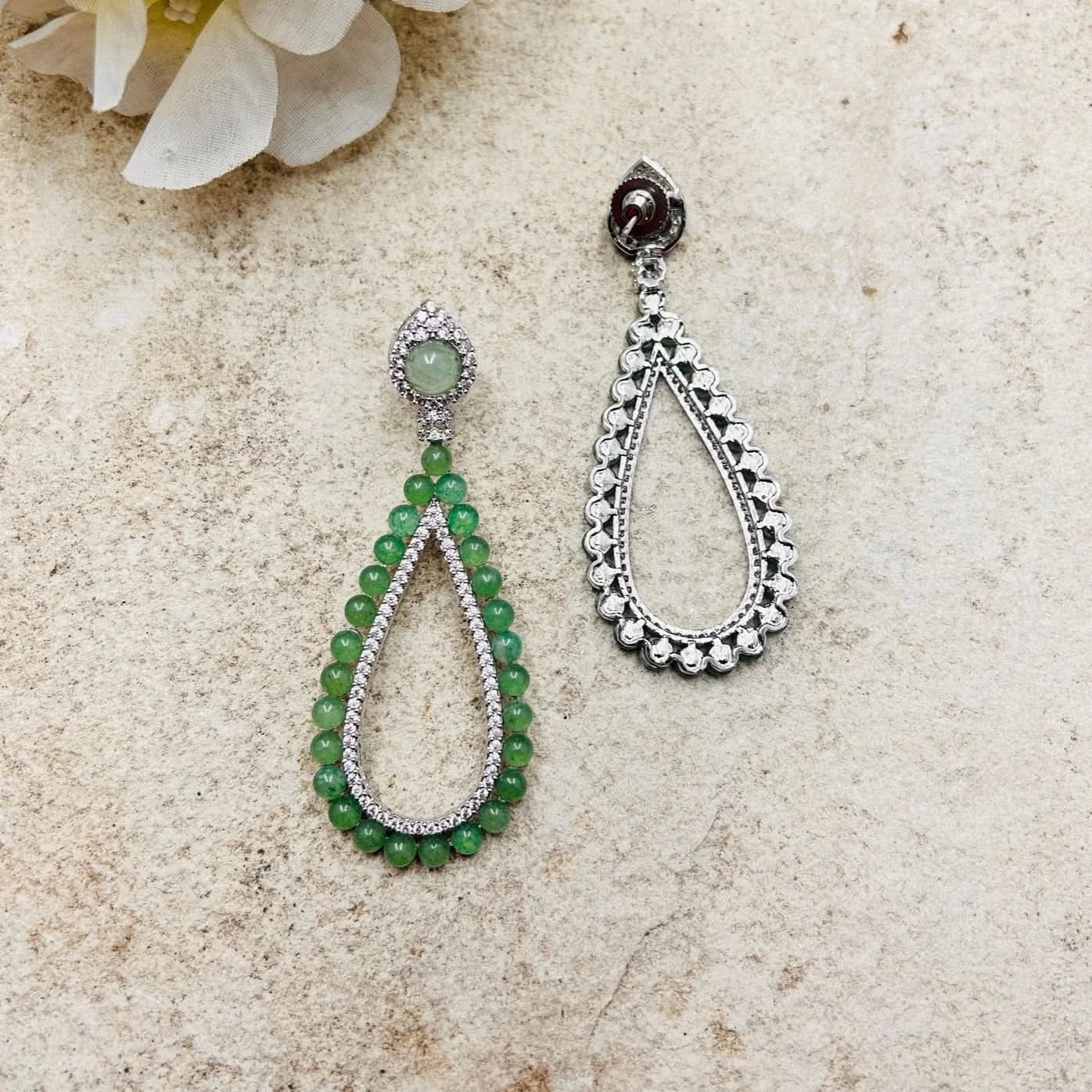 EMRLD ® pear shaped earring | 925 silver | Lab grown emeralds and Diamonds