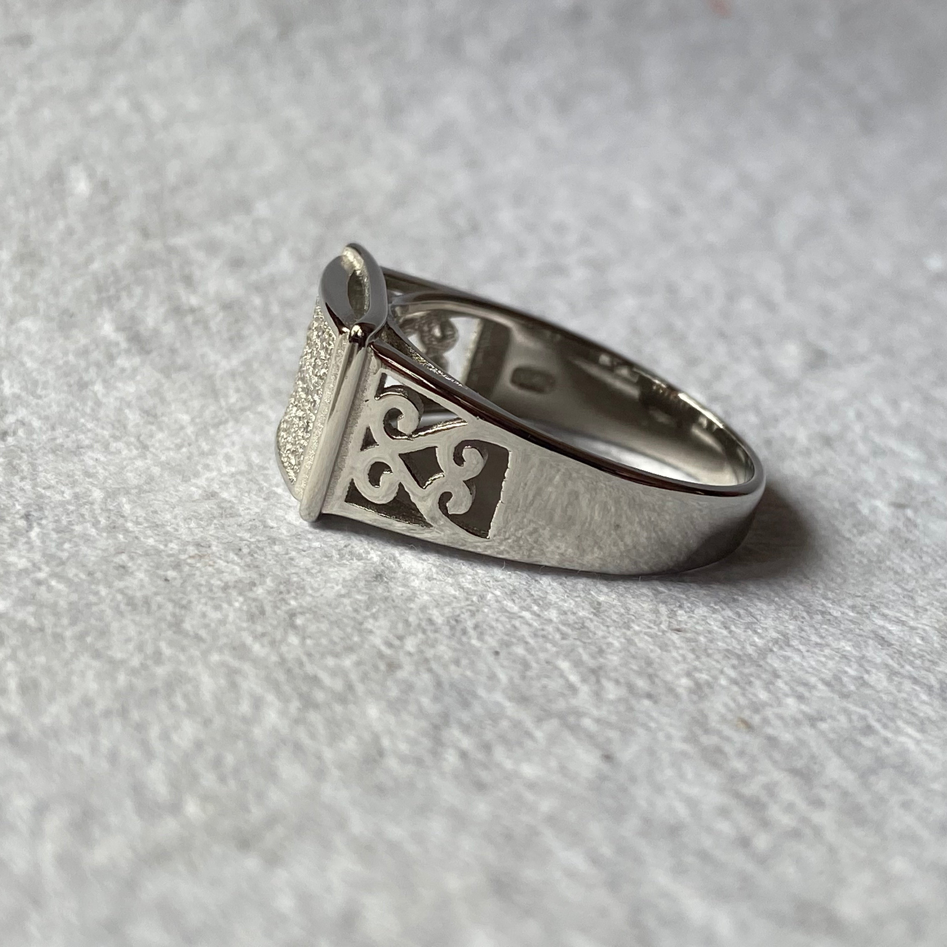 In 925 sterling silver