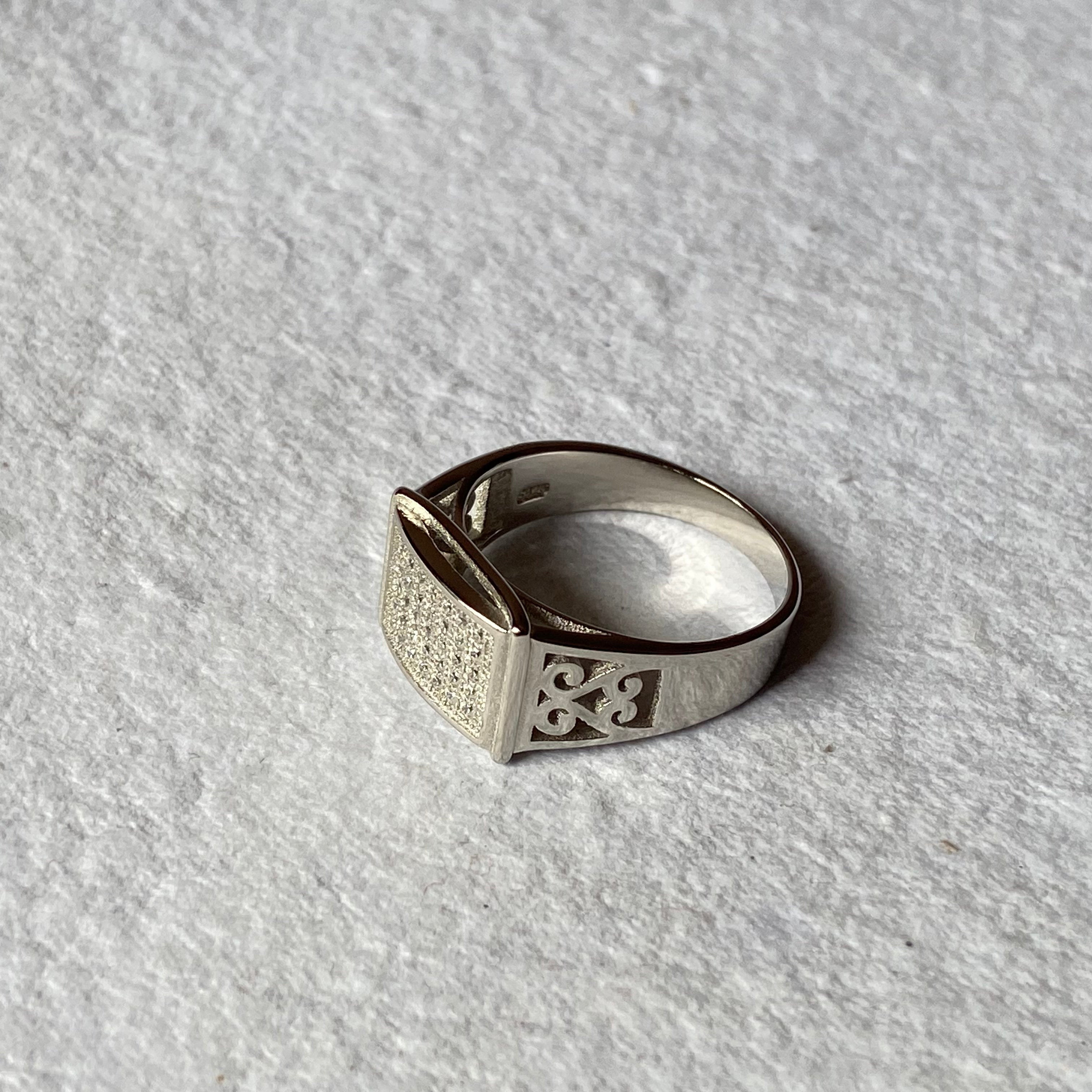 In 925 sterling silver