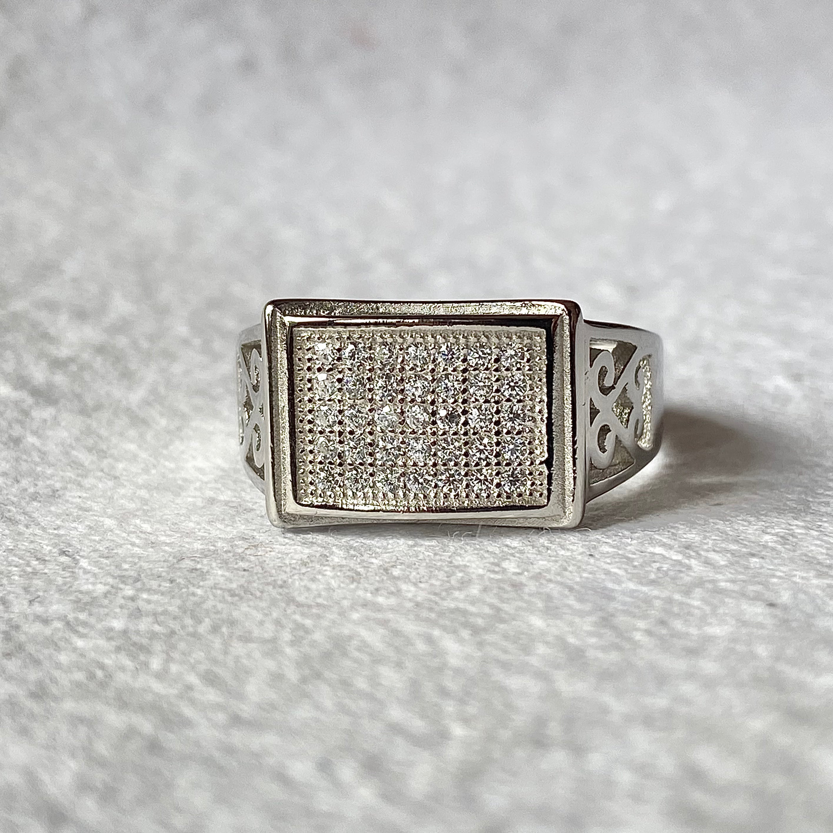 In 925 sterling silver