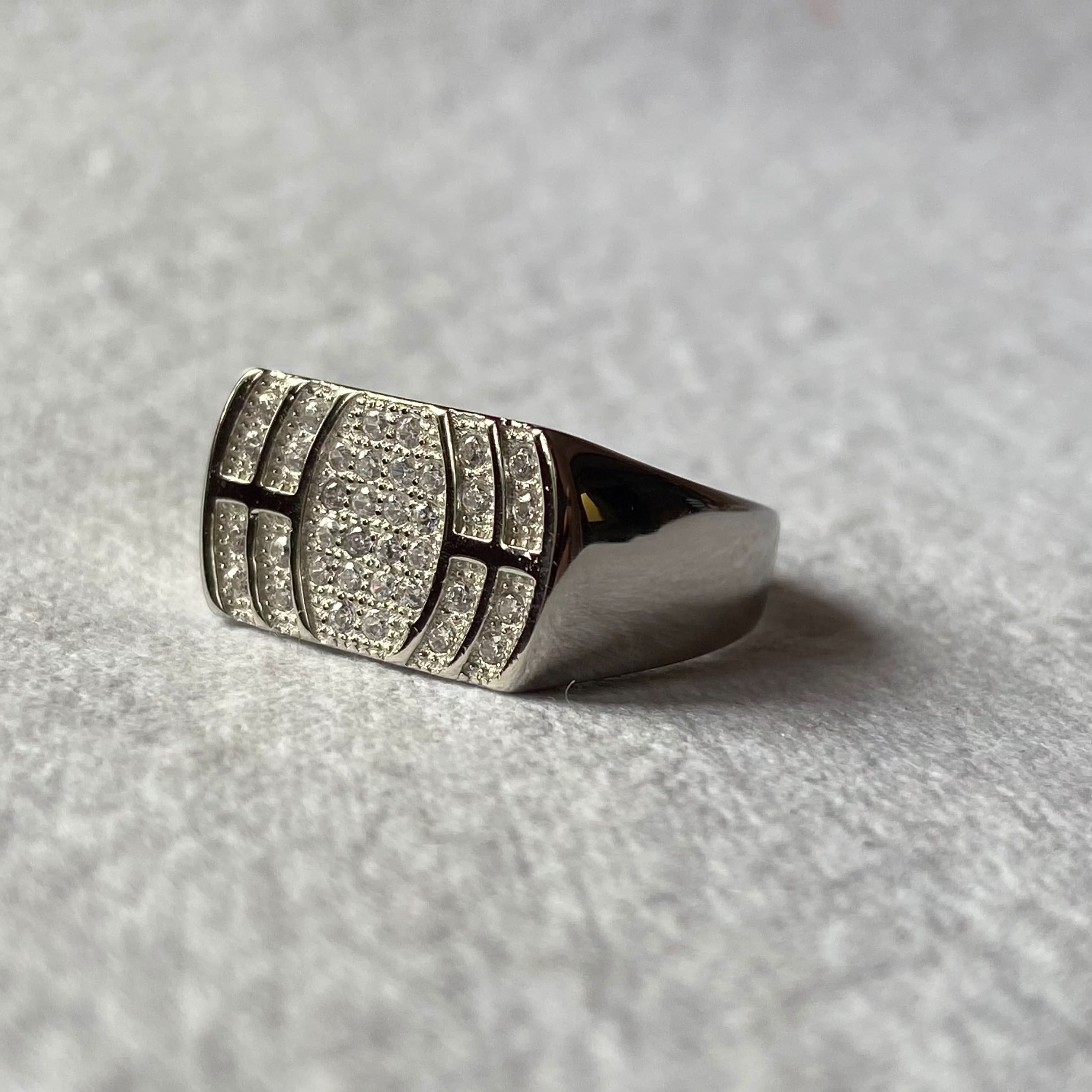 Flat Signet Waves centric ring | In 925 sterling silver