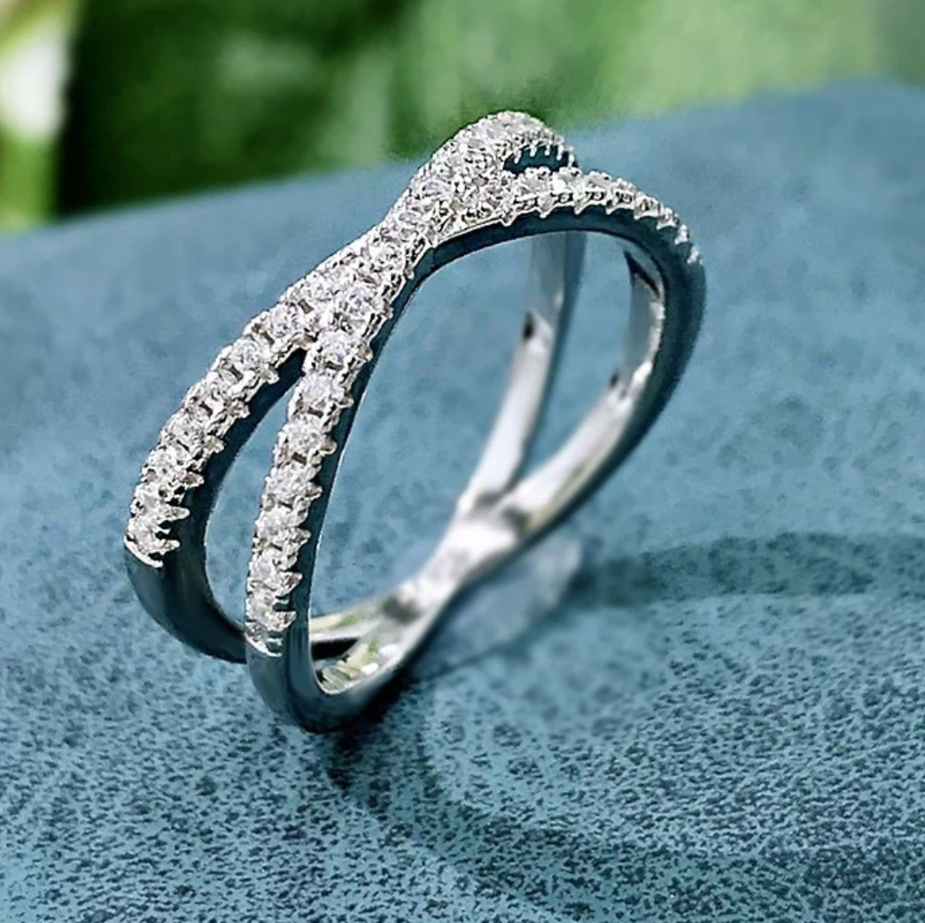 Twisted LOVE moissanite diamond ring | Certified moissanite ring in 925 sterling silver & 14k gold |