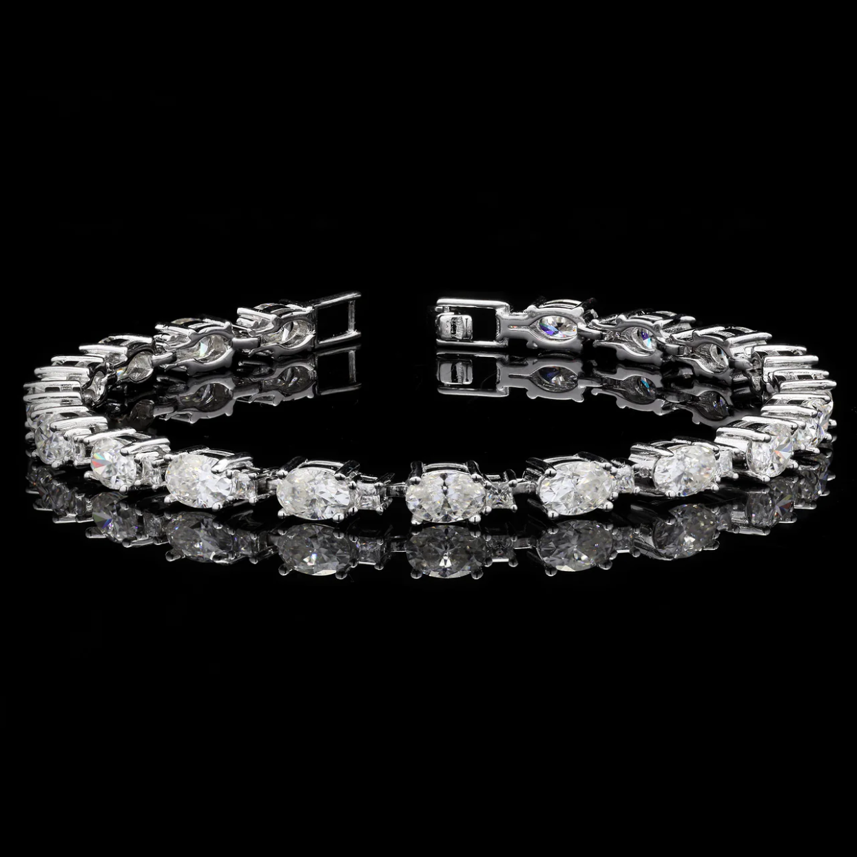 In 925 sterling silver and IGTLJ certified moissanites