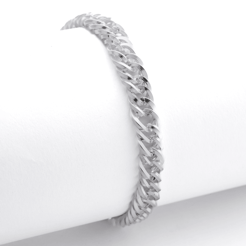 Closed curb bracelet