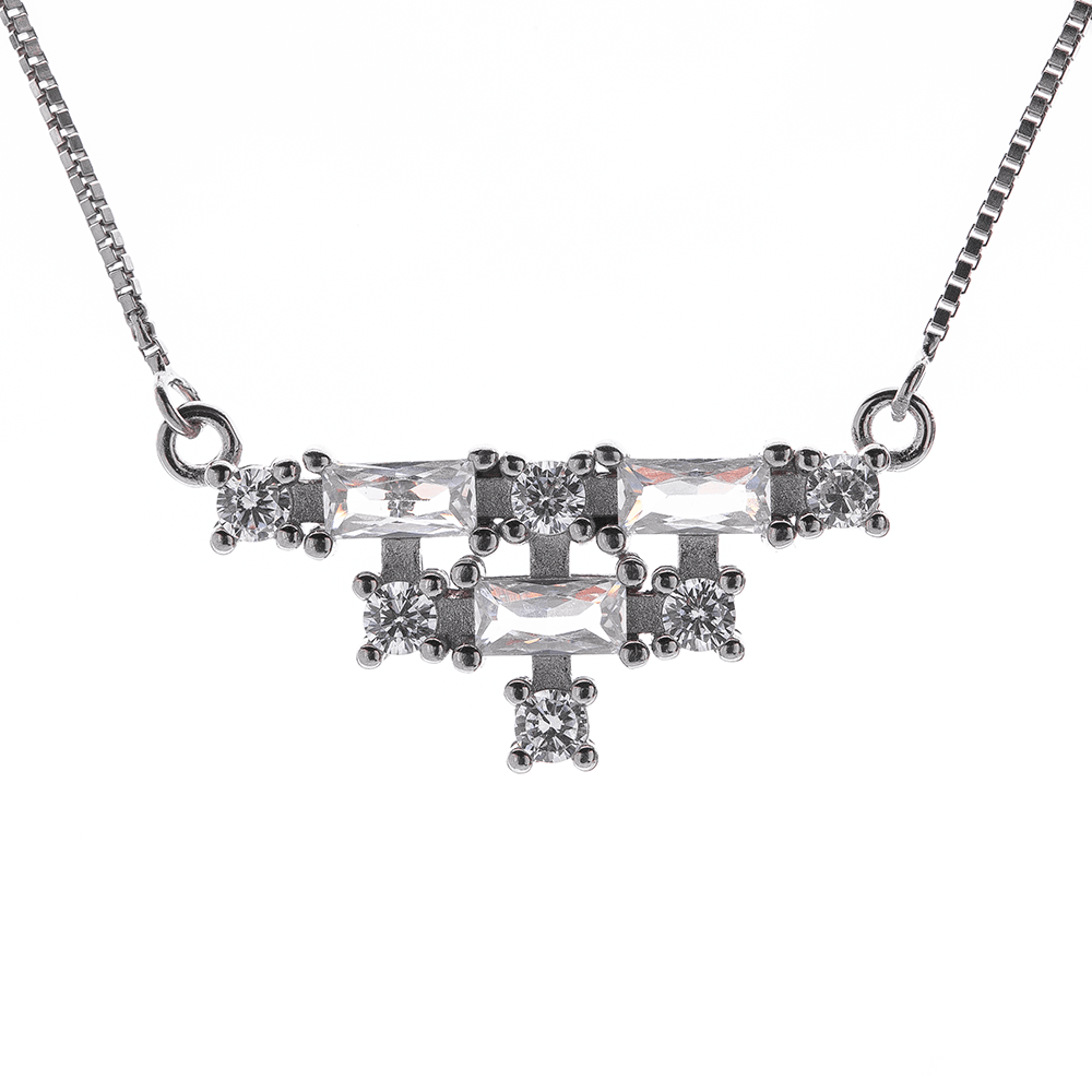 Tri-baguette diamond chain