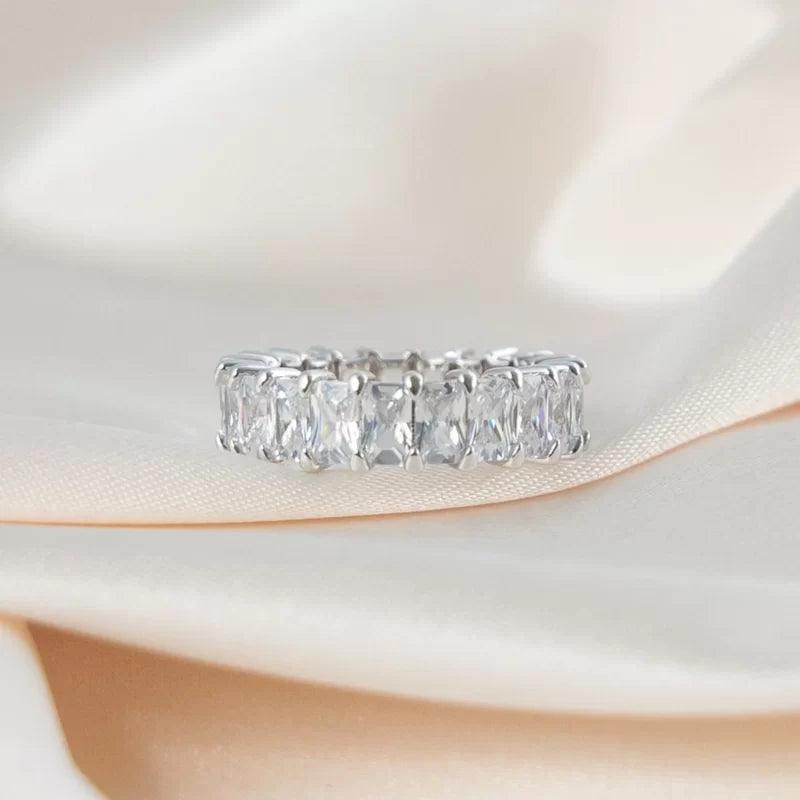 Emerald cut band